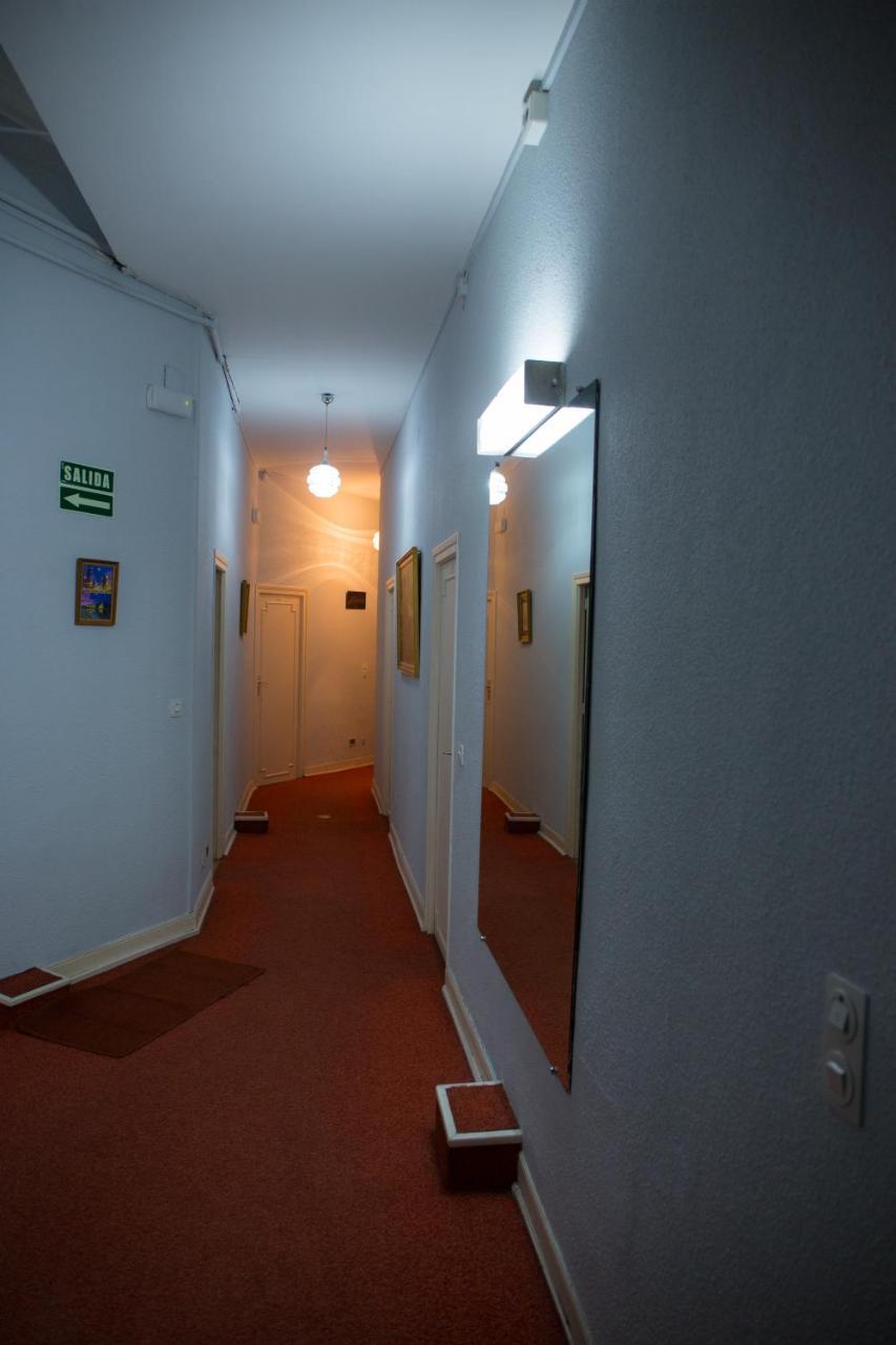 Hotel Hostal Lamalonga à Madrid Extérieur photo